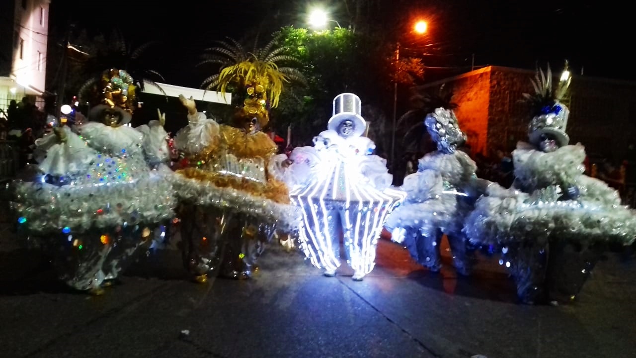 ‘Gran Parada de la Luz’ encendió la navidad en Barranquilla
