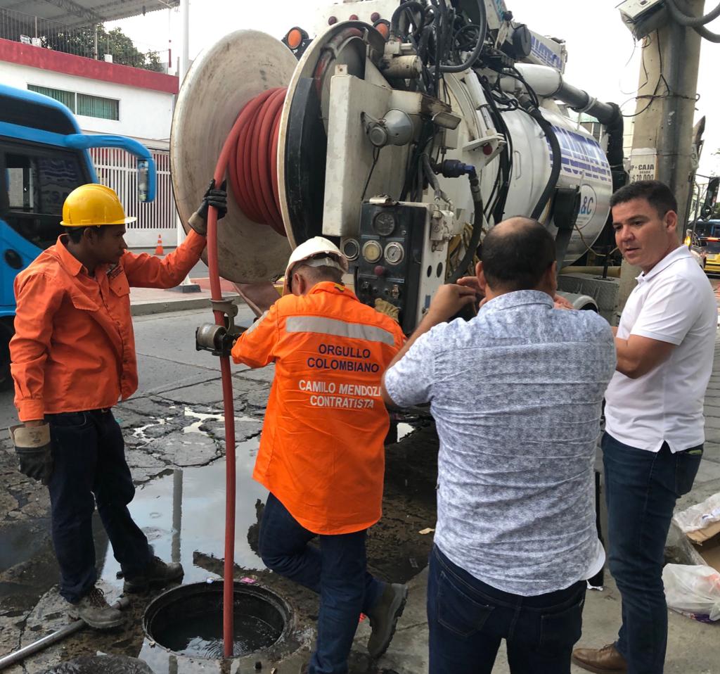 Essmar atendió y solucionó oportunamente rebosamiento en el barrio El Prado